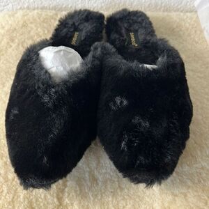 NWT bamboo slippers  